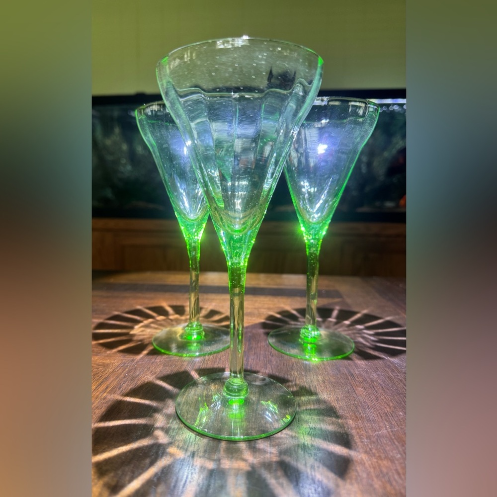 Set of 3 Vintage Uranium/Vaseline Needle Etched Optic Champagne Glasses 7.75”